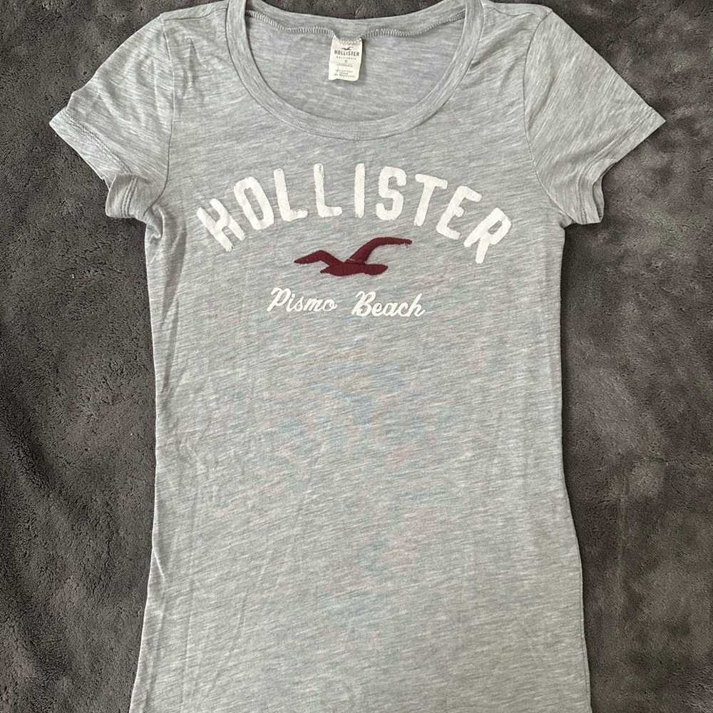 Hollister Short Sleeve T-Shirt (Women’s) | Light Gray | Small.